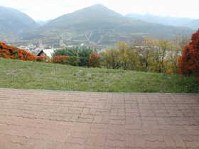 Appartement-Embrun - T2, 4/5 pers. très agréable, avec jardinet.
